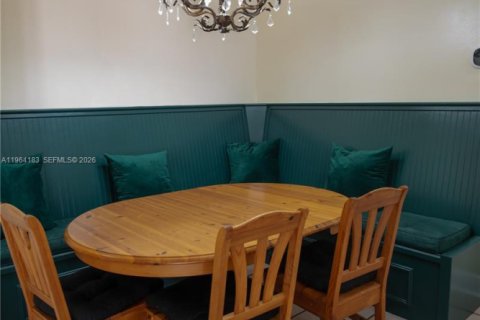 House in Davie, Florida 3 bedrooms, 178.56 sq.m. № 2026301 - photo 8