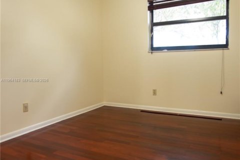 House in Davie, Florida 3 bedrooms, 178.56 sq.m. № 2026301 - photo 20