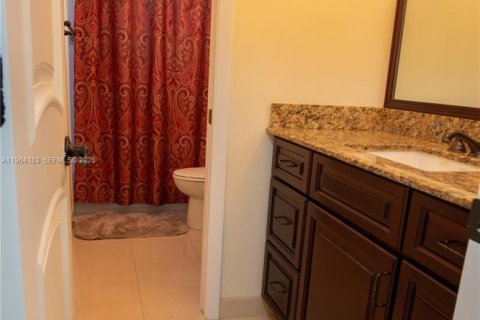 House in Davie, Florida 3 bedrooms, 178.56 sq.m. № 2026301 - photo 23