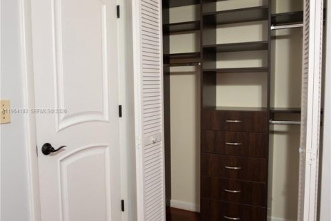 House in Davie, Florida 3 bedrooms, 178.56 sq.m. № 2026301 - photo 19