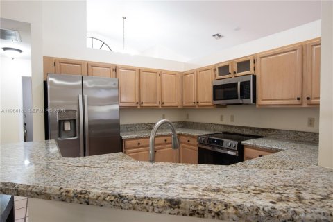 House in Davie, Florida 3 bedrooms, 178.56 sq.m. № 2026301 - photo 9