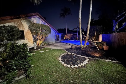 House in Davie, Florida 3 bedrooms, 178.56 sq.m. № 2026301 - photo 7