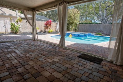 House in Davie, Florida 3 bedrooms, 178.56 sq.m. № 2026301 - photo 4