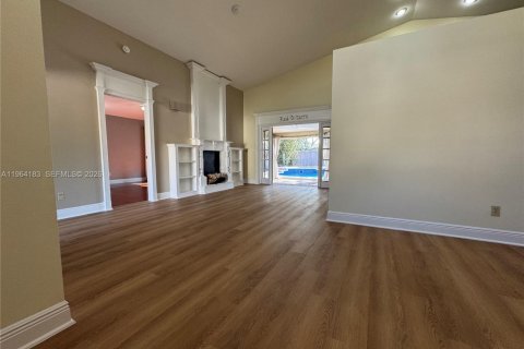 House in Davie, Florida 3 bedrooms, 178.56 sq.m. № 2026301 - photo 11