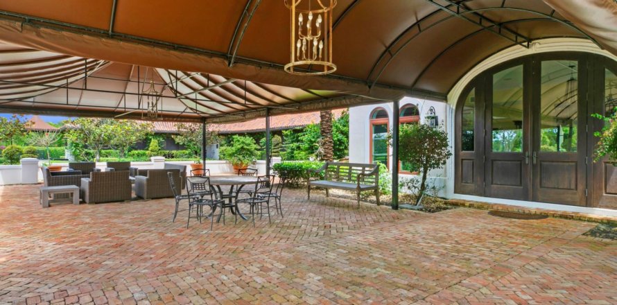 Commercial property in Wellington, Florida 7 bedrooms, 734.11 sq.m. № 862870