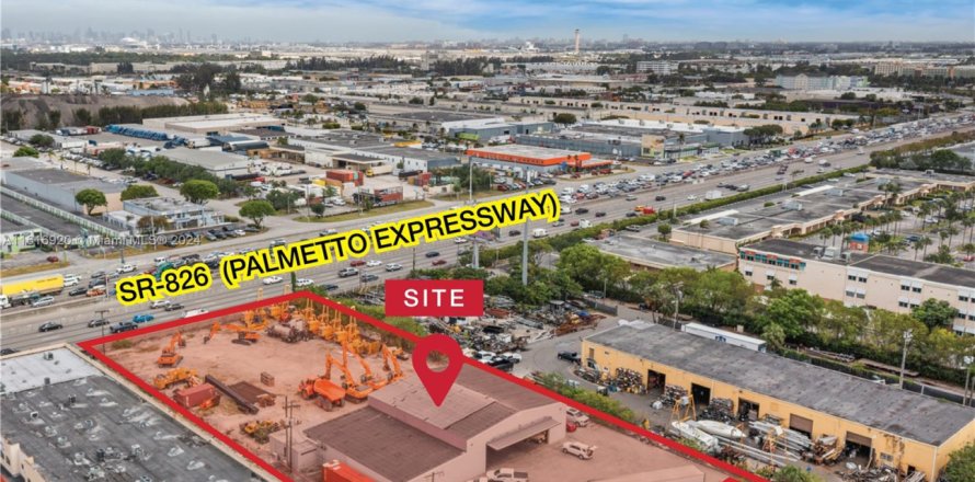 Commercial property in Doral, Florida № 1985507