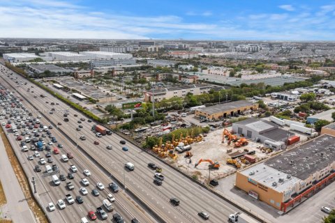 Commercial property in Doral, Florida № 1985507 - photo 2