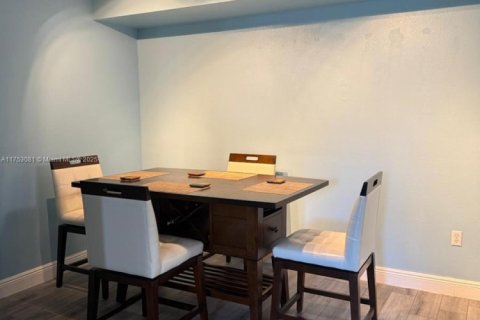 Condo in Miramar, Florida, 1 bedroom  № 1716371 - photo 11