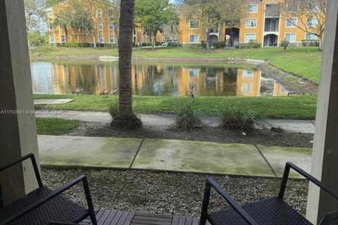 Condo in Miramar, Florida, 1 bedroom  № 1716371 - photo 9
