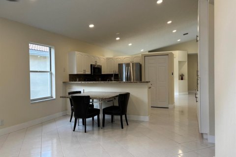 House in Boynton Beach, Florida 3 bedrooms, 158.4 sq.m. № 2180275 - photo 9