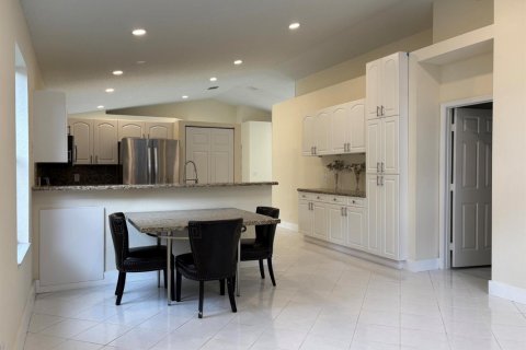 House in Boynton Beach, Florida 3 bedrooms, 158.4 sq.m. № 2180275 - photo 8