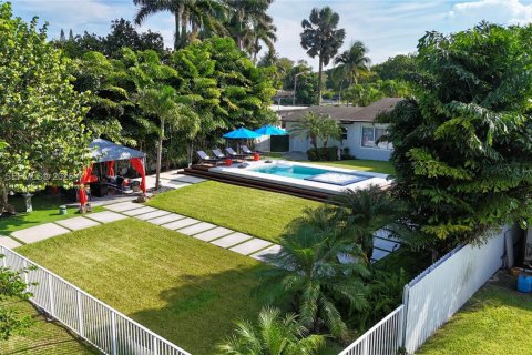 Villa ou maison à vendre à Miami, Floride: 3 chambres, 152.36 m2 № 2055103 - photo 11