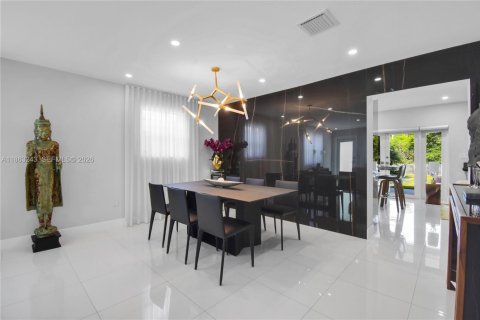Villa ou maison à vendre à Miami, Floride: 3 chambres, 152.36 m2 № 2055103 - photo 5