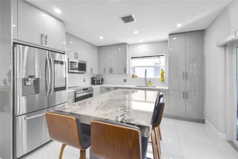 Villa ou maison à vendre à Miami, Floride: 3 chambres, 152.36 m2 № 2055103 - photo 7