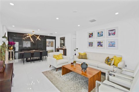 Villa ou maison à vendre à Miami, Floride: 3 chambres, 152.36 m2 № 2055103 - photo 18