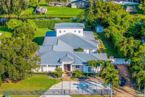 House in Southwest Ranches, Florida 8 bedrooms, 532.52 sq.m. № 1816396 - photo 1