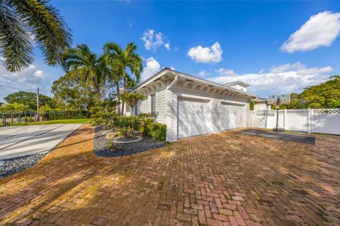 House in Southwest Ranches, Florida 8 bedrooms, 532.52 sq.m. № 1816396 - photo 12