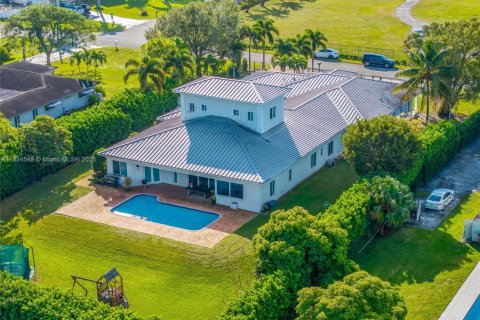 House in Southwest Ranches, Florida 8 bedrooms, 532.52 sq.m. № 1816396 - photo 16