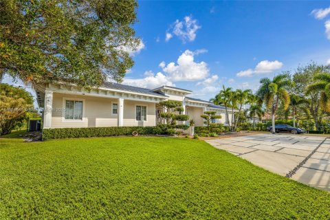 House in Southwest Ranches, Florida 8 bedrooms, 532.52 sq.m. № 1816396 - photo 4