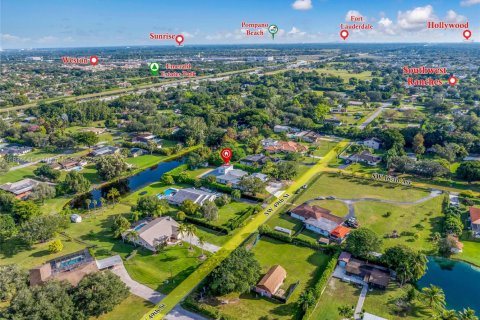 House in Southwest Ranches, Florida 8 bedrooms, 532.52 sq.m. № 1816396 - photo 21