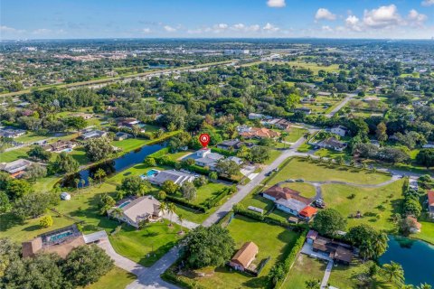 House in Southwest Ranches, Florida 8 bedrooms, 532.52 sq.m. № 1816396 - photo 20