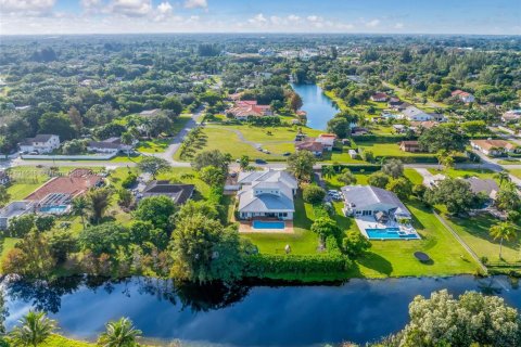 House in Southwest Ranches, Florida 8 bedrooms, 532.52 sq.m. № 1816396 - photo 19