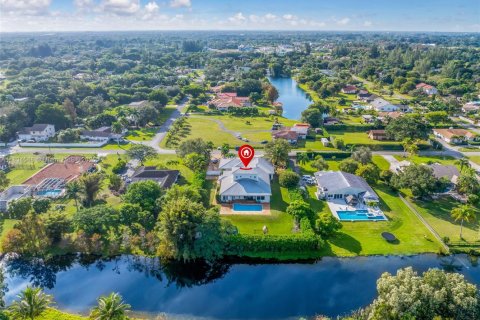 House in Southwest Ranches, Florida 8 bedrooms, 532.52 sq.m. № 1816396 - photo 18