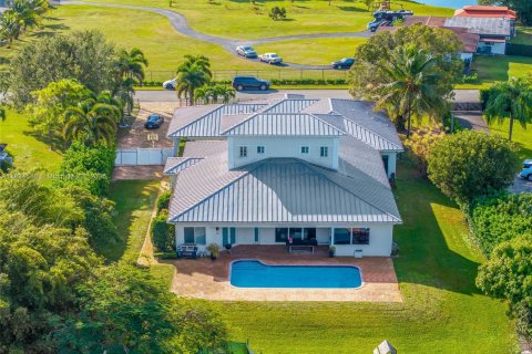 House in Southwest Ranches, Florida 8 bedrooms, 532.52 sq.m. № 1816396 - photo 17