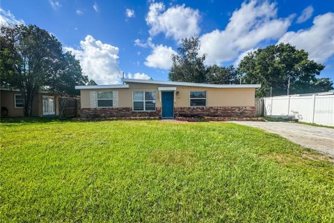 Casa en alquiler en Seminole, Florida, 4 dormitorios, 129.6 m2 № 1916474 - foto 1