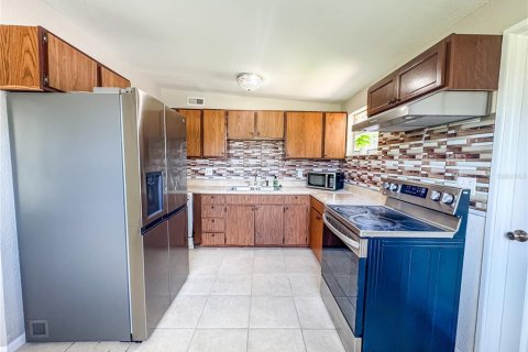 Casa en alquiler en Seminole, Florida, 4 dormitorios, 129.6 m2 № 1916474 - foto 4