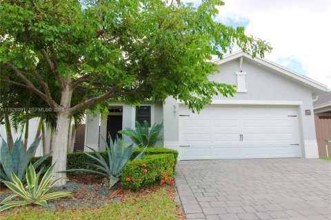 Villa ou maison à louer à Florida City, Floride: 3 chambres, 141.3 m2 № 1986141 - photo 1