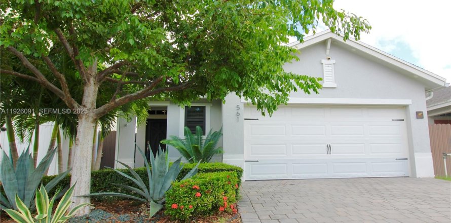 Villa ou maison à Florida City, Floride 3 chambres, 141.3 m2 № 1986141