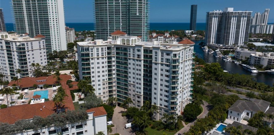 Condo in Aventura, Florida, 2 bedrooms № 2145708