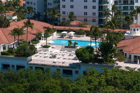 Condo in Aventura, Florida, 2 bedrooms № 2145708 - photo 2