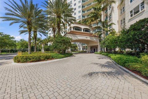 Condo in Aventura, Florida, 2 bedrooms № 2145708 - photo 3