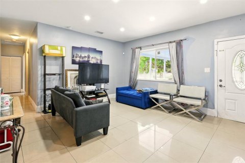 Casa en venta en Miami, Florida, 4 dormitorios, 187.38 m2 № 1766233 - foto 8
