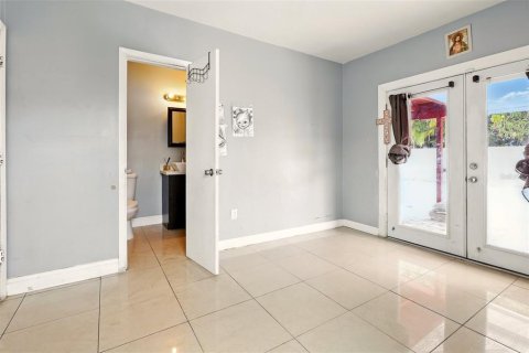 Casa en venta en Miami, Florida, 4 dormitorios, 187.38 m2 № 1766233 - foto 19