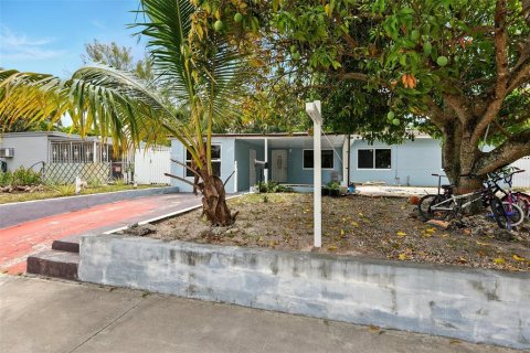 Casa en venta en Miami, Florida, 4 dormitorios, 187.38 m2 № 1766233 - foto 2