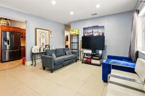 Casa en venta en Miami, Florida, 4 dormitorios, 187.38 m2 № 1766233 - foto 7