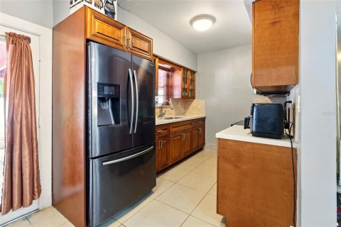 Casa en venta en Miami, Florida, 4 dormitorios, 187.38 m2 № 1766233 - foto 12