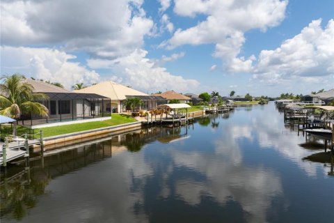 Купить виллу или дом в Кейп-Корал, Флорида 8 комнат, 222.87м2, № 2217606 - фото 23