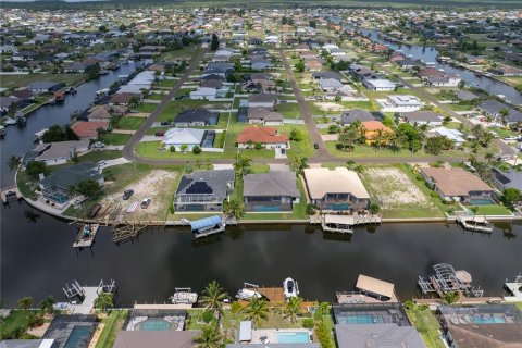 Купить виллу или дом в Кейп-Корал, Флорида 8 комнат, 222.87м2, № 2217606 - фото 22
