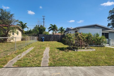 Casa en venta en Miami, Florida, 4 dormitorios, 118.91 m2 № 1696702 - foto 2