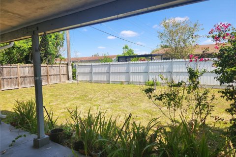Casa en venta en Miami, Florida, 4 dormitorios, 118.91 m2 № 1696702 - foto 5