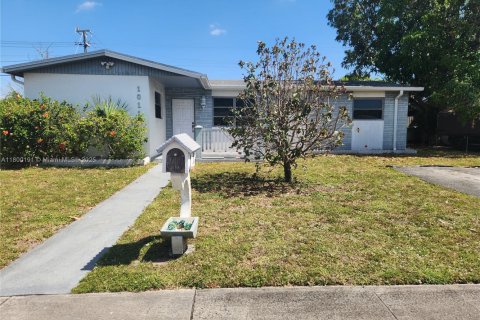 Casa en venta en Miami, Florida, 4 dormitorios, 118.91 m2 № 1696702 - foto 1