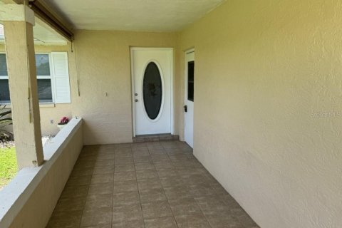 Casa en alquiler en Port Charlotte, Florida, 4 dormitorios, 171.68 m2 № 1901343 - foto 3