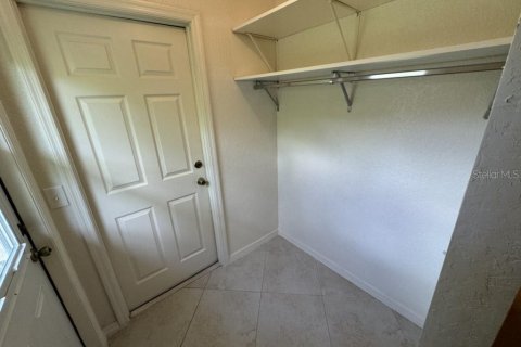 Casa en alquiler en Port Charlotte, Florida, 4 dormitorios, 171.68 m2 № 1901343 - foto 9