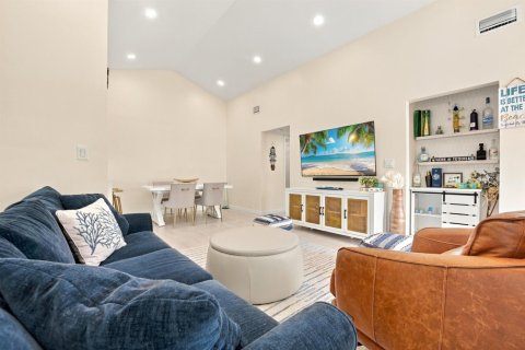 Condo in Lauderdale-by-the-Sea, Florida, 2 bedrooms  № 2382799 - photo 16