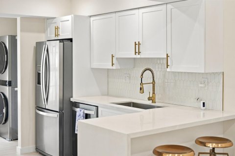 Condo in Lauderdale-by-the-Sea, Florida, 2 bedrooms  № 2382799 - photo 10