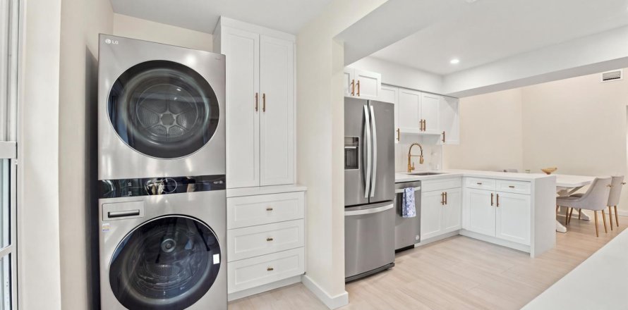 Condo in Lauderdale-by-the-Sea, Florida, 2 bedrooms  № 2382799